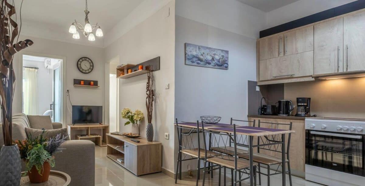 Comfy Central Square Gem With Balcony Apartment Каламата Екстериор снимка