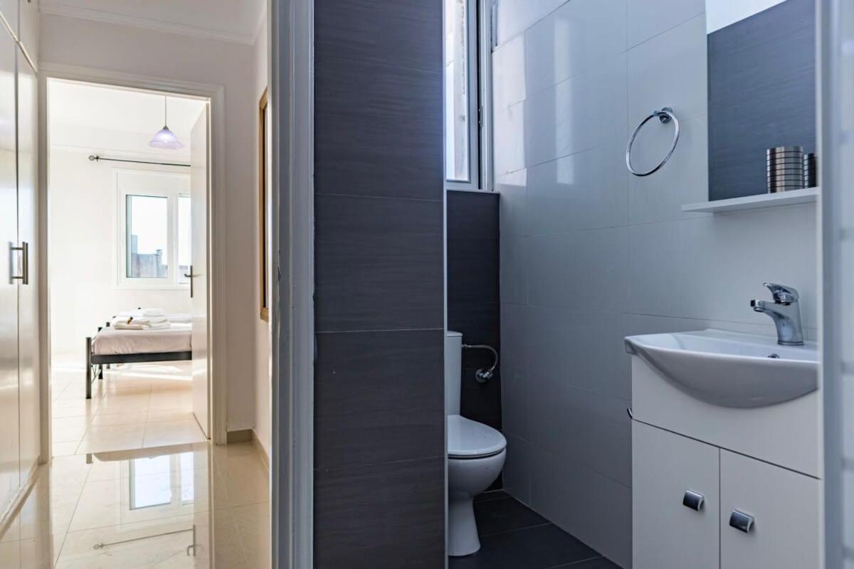 Comfy Central Square Gem With Balcony Apartment Каламата Екстериор снимка