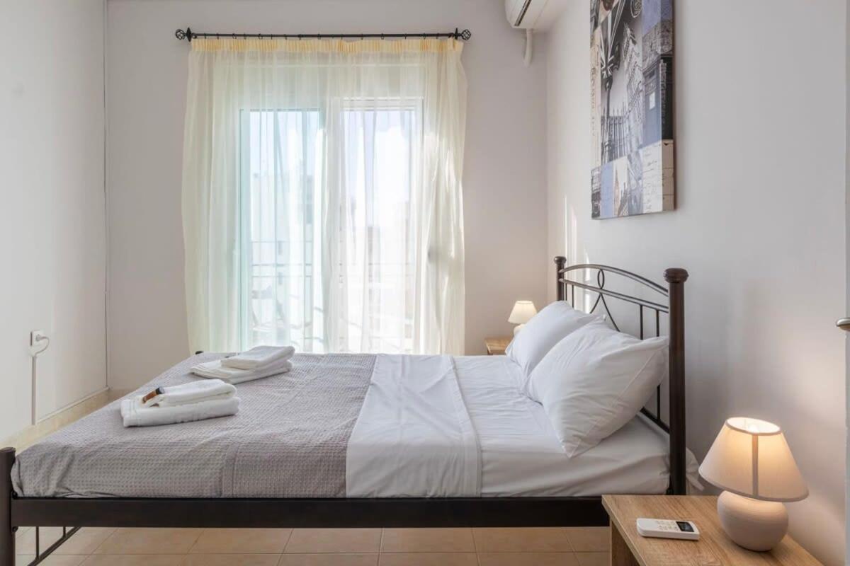 Comfy Central Square Gem With Balcony Apartment Каламата Екстериор снимка
