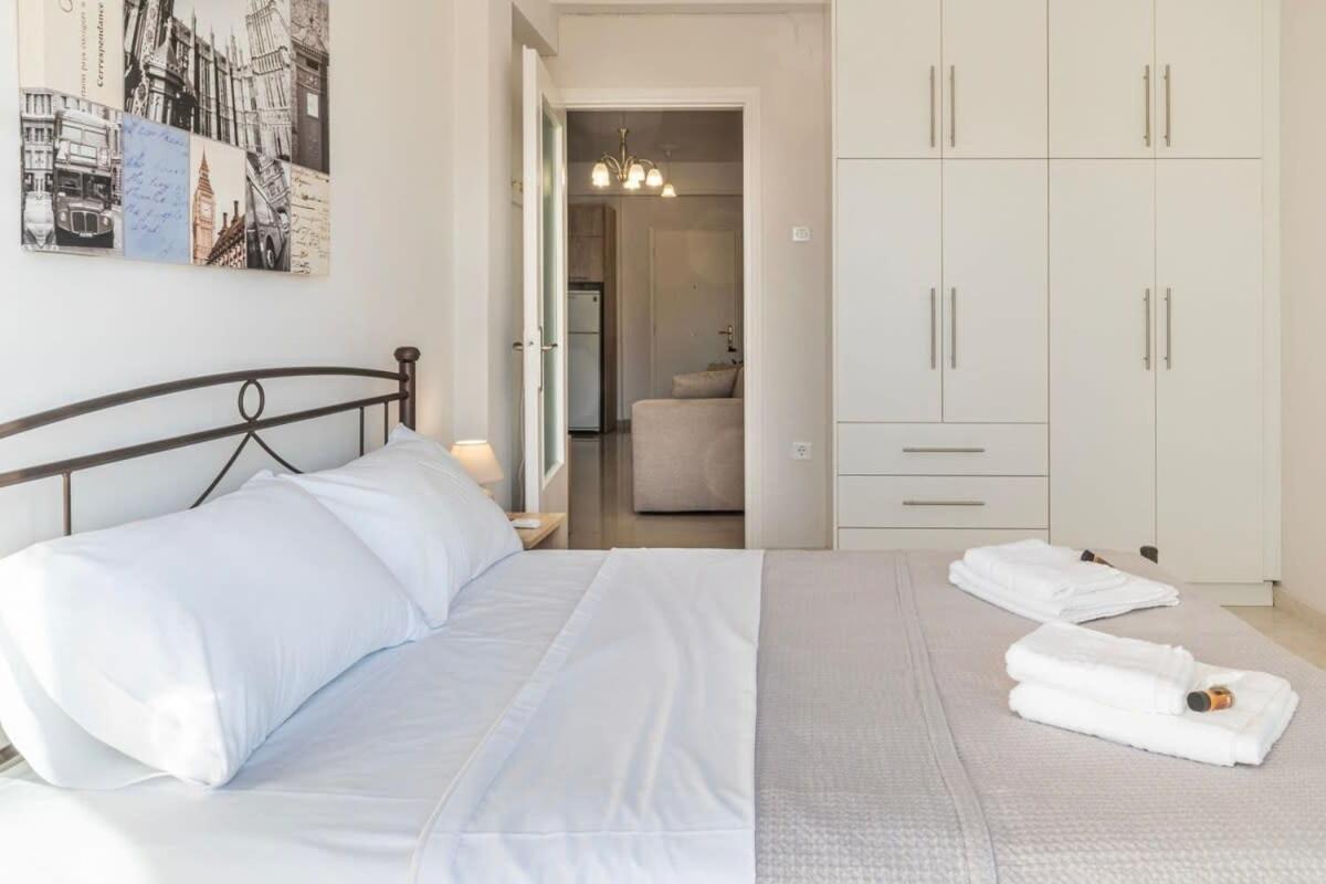 Comfy Central Square Gem With Balcony Apartment Каламата Екстериор снимка
