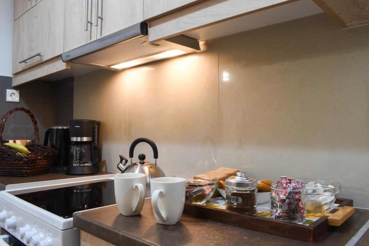 Comfy Central Square Gem With Balcony Apartment Каламата Екстериор снимка