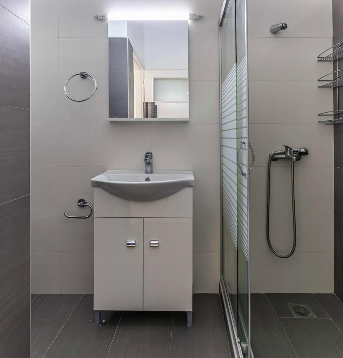 Comfy Central Square Gem With Balcony Apartment Каламата Екстериор снимка