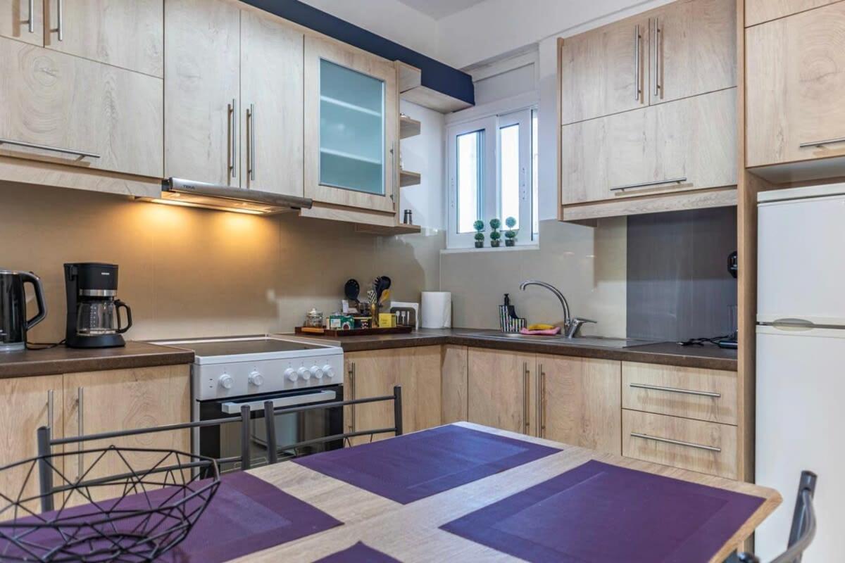Comfy Central Square Gem With Balcony Apartment Каламата Екстериор снимка