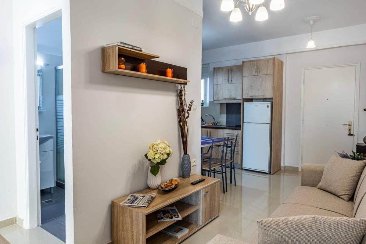 Comfy Central Square Gem With Balcony Apartment Каламата Екстериор снимка