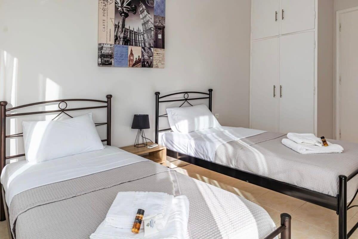 Comfy Central Square Gem With Balcony Apartment Каламата Екстериор снимка