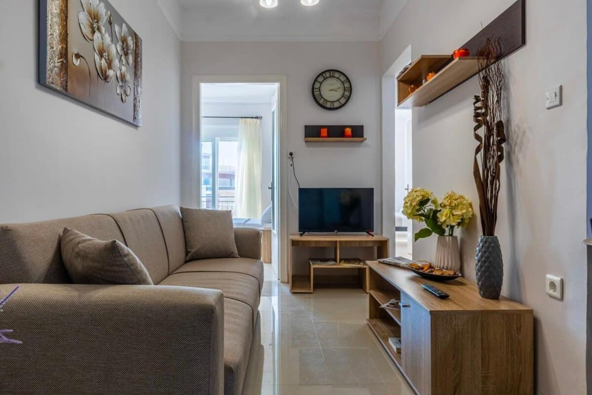 Comfy Central Square Gem With Balcony Apartment Каламата Екстериор снимка