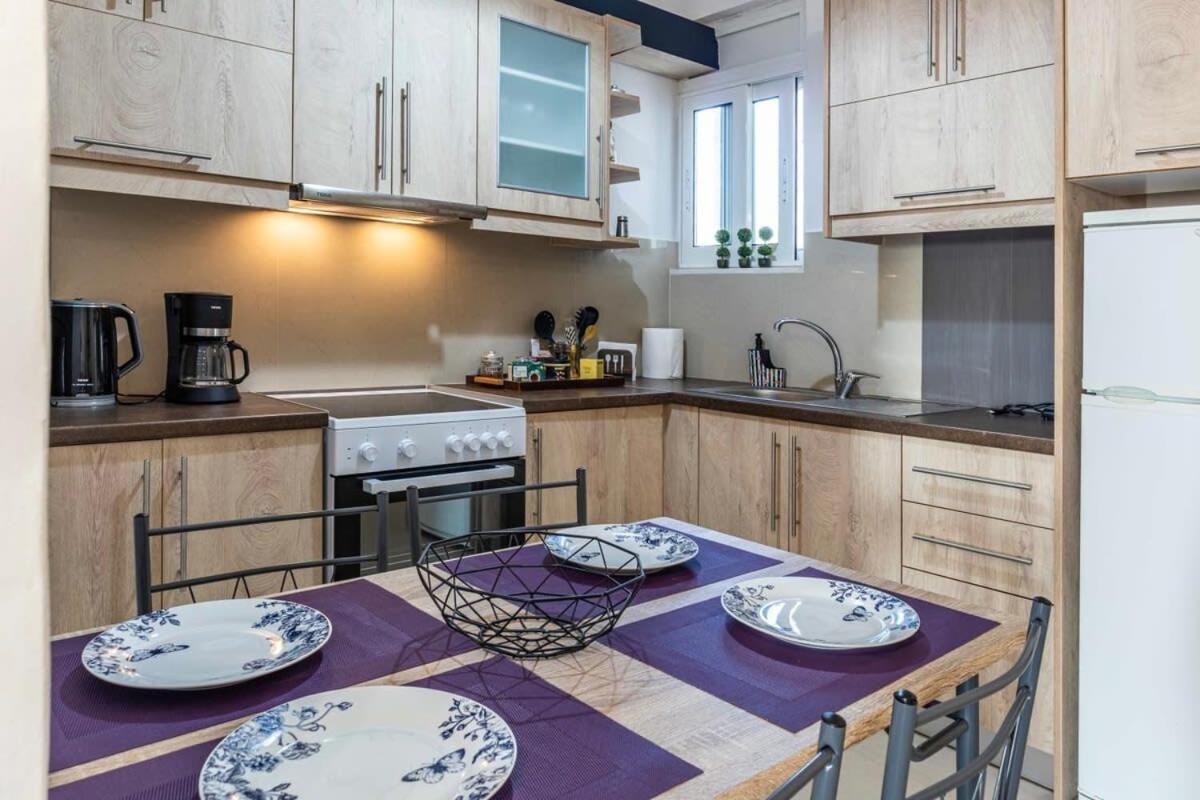 Comfy Central Square Gem With Balcony Apartment Каламата Екстериор снимка