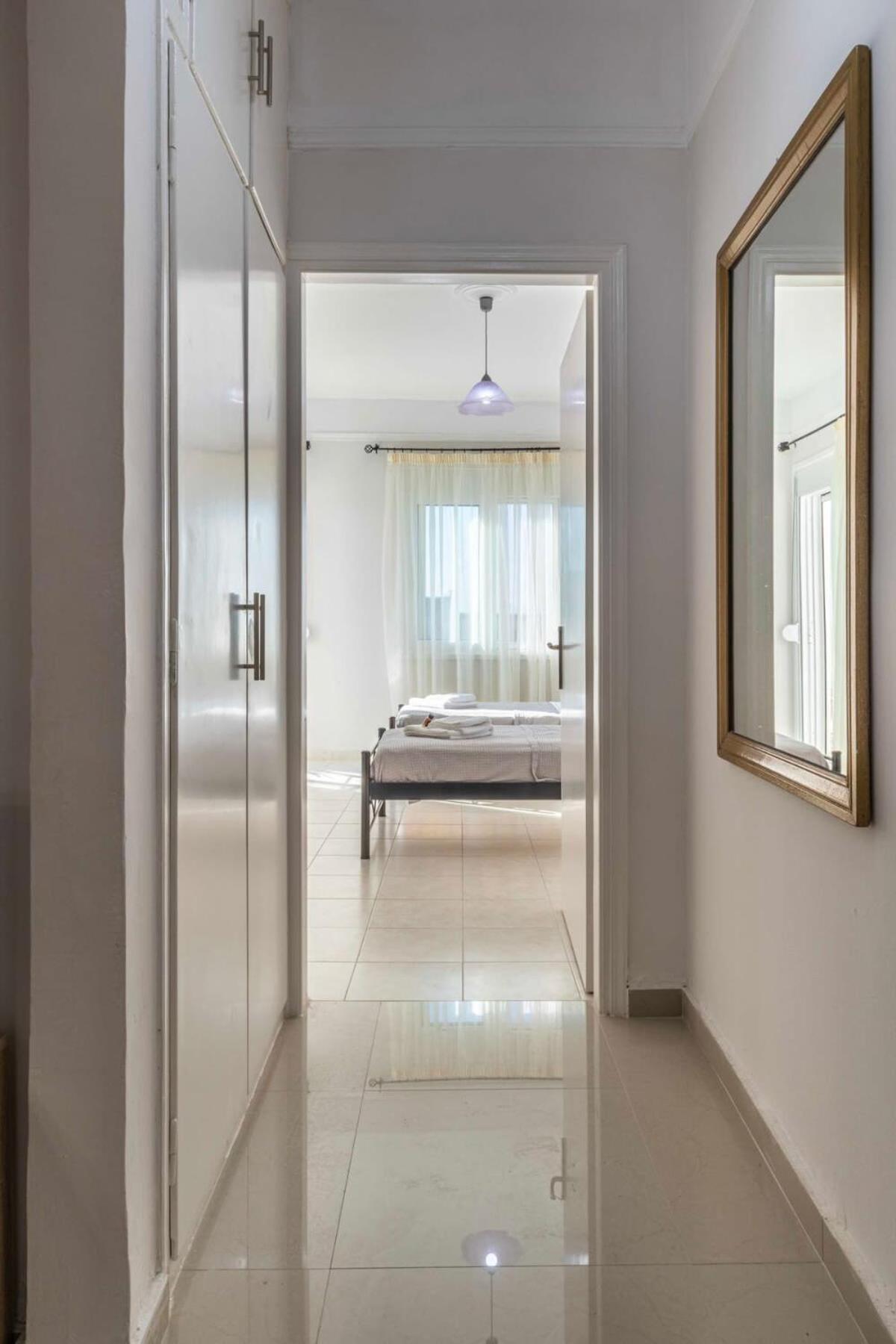 Comfy Central Square Gem With Balcony Apartment Каламата Екстериор снимка